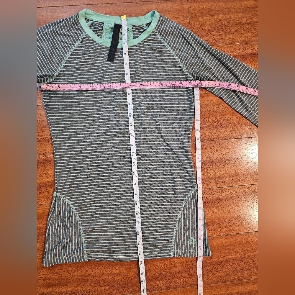 RBX Performance Grey w/ Teal Stripe Long Sleeve Thumbhol Top Small Activewear - Picture 4 of 7